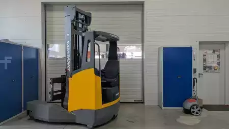 Négyutas tolóoszlopos targonca 2015  Jungheinrich ETV Q25 (5)