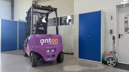 Eléctrica de 4 ruedas - AntOn CBH 2.5 (2)