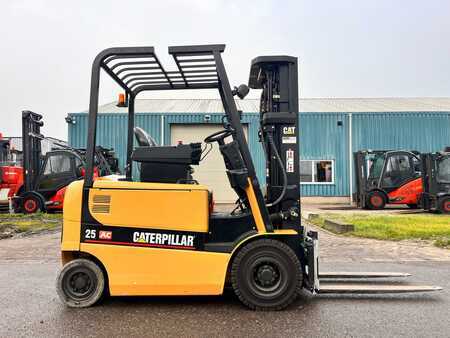 Elektrisk- 4 hjul 2006  CAT Lift Trucks EP25K-PAC (1)