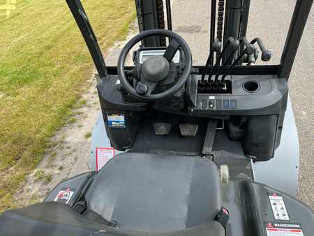 Chariots élévateurs diesel 2011  Nissan FD45  W1F4A45Y (10)