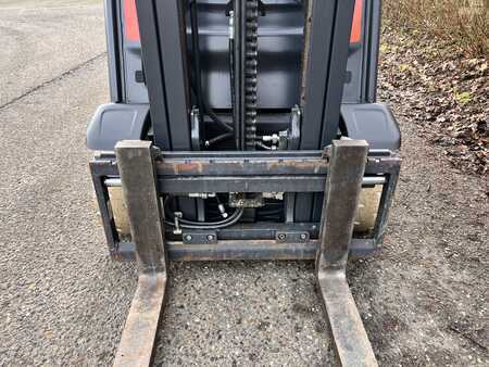 Propane Forklifts 2018  Linde H18T-01 (10)