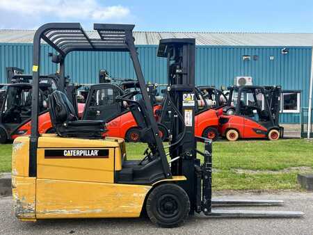 Electric - 3 wheels 2002  CAT Lift Trucks EP18KT (1)