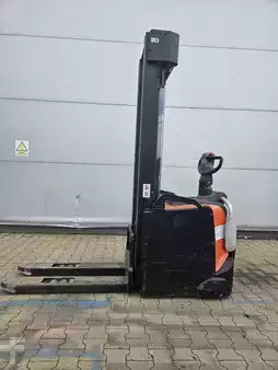 Stoccatori uomo a piedi 2018  Toyota SPE140 (1)