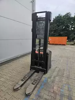 Stoccatori uomo a piedi 2018  Toyota SPE140 (3)