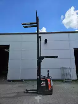 VZV s plošinou pro řidiče 2018  Toyota SPE160 (8)