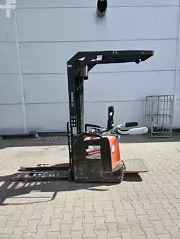 VZV s plošinou pro řidiče 2018  Toyota SPE160 (2)