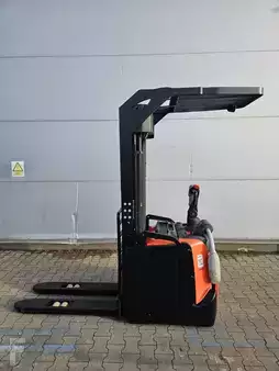 VZV s plošinou pro řidiče 2018  Toyota SPE 160 (1)