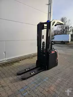 VZV s plošinou pro řidiče 2018  Toyota SPE 160 (2)