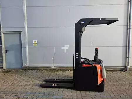 VZV s plošinou pro řidiče 2018  Toyota SPE 160 (3)