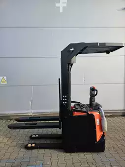 VZV s plošinou pro řidiče 2018  Toyota SPE 160 (5)