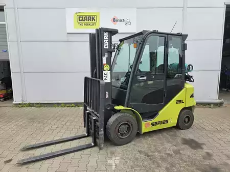 Carretilla elevadora GLP 2019  Clark S25L (1)