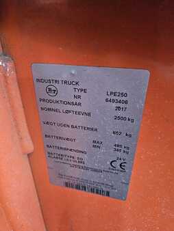 Lavansiirtovaunu 2017  BT LPE 250 (battery 2020) (2) 