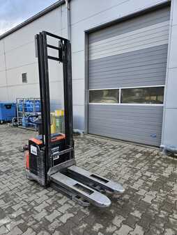 Pallet Stackers 2015  BT SWE140 (battery 2023) (2)