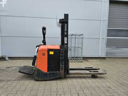 Stacker de condutor em pé 2011  BT SPE125L (2)