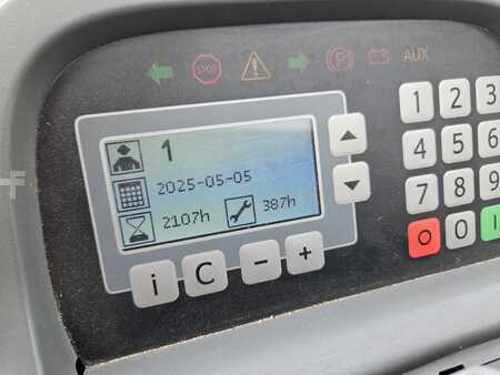 Carretilla retráctil 2018  Toyota RRE140B (new battery) (8)