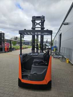 Carretilla retráctil 2018  Toyota RRE140B (new battery) (2)