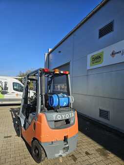 Nestekaasutrukki 2017  Toyota 06-8 FGF18F (3)