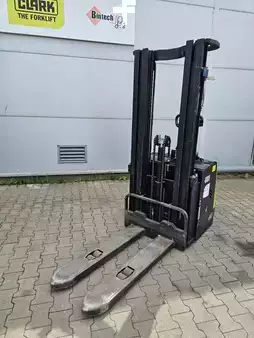 VZV s plošinou pro řidiče 2021  Clark PSX16 (2)