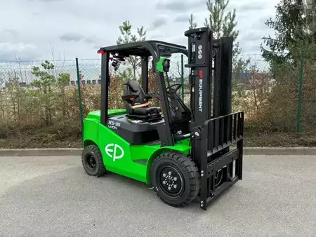 Elektryczne 4-kołowe 2025  EP Equipment EFL352X5 (1)