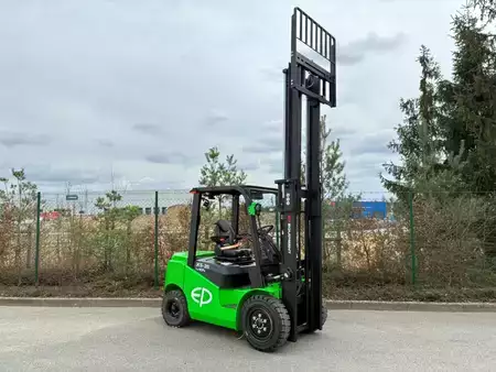 Elektryczne 4-kołowe 2025  EP Equipment EFL352X5 (2)