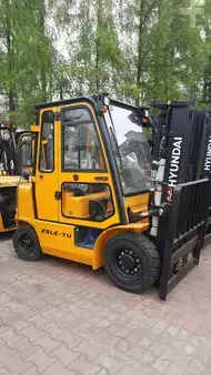 Gas truck 2025  Hyundai 35LE-7U (1)