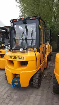 Gas truck 2025  Hyundai 35LE-7U (2)
