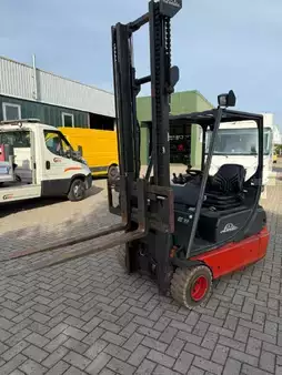 Carrelli elettrici 3 ruote 2005  Linde E18-02 (1)