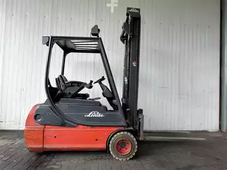 3-wiel elektrische heftrucks 2005  Linde E18-02 (1)