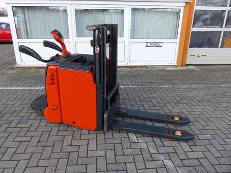 Stackers Stand-on 2015  Linde L12L AP BR133 (1)