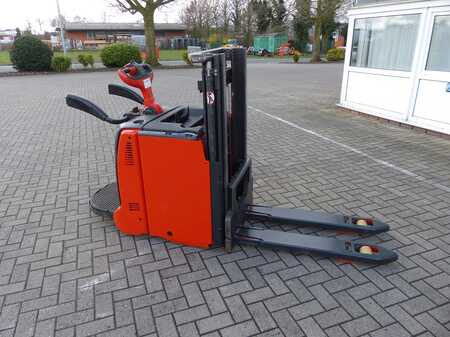 Stackers Stand-on 2015  Linde L12L AP BR133 (2)