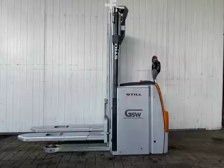 Stacker pedestre 2017  Still EXV16 (1)