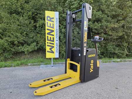 Pallet Stackers 2022  Yale MS20 (2)