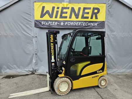Carrelli elettrici 4 ruote 2024  Yale ERP25VL (1)