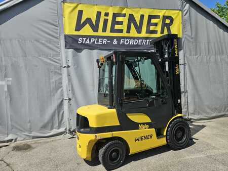 Diesel Forklifts 2011  Yale GDP30VX (2)