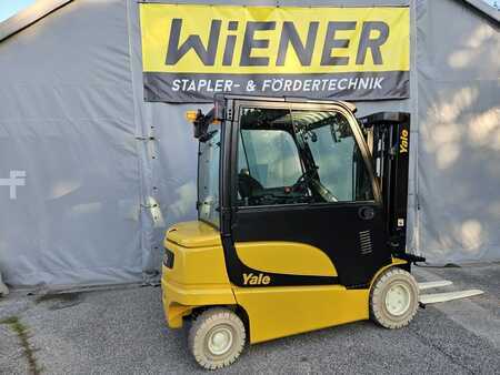 4-wiel elektrische heftrucks 2025  Yale ERP35VL (2)