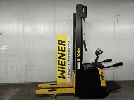 Ruční vysokozdvižný vozík 2025  Yale MS16X/IL (1)