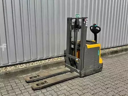 Hochhubwagen 2019  Jungheinrich EJD 220 (2)