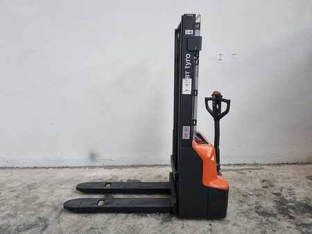 Pallet Stackers 2021  Toyota SHE100 (1)