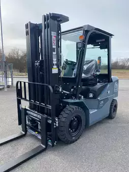 Eléctrica de 4 ruedas - Heli CPD25-K3 (1)