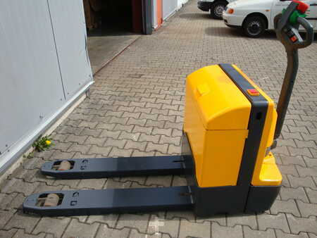 Elektrische palletwagens 2003 Jungheinrich EJE220R (1)