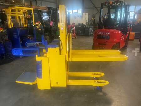 Ruční vysokozdvižný vozík 2017 Stöcklin EDD1001-P (1)