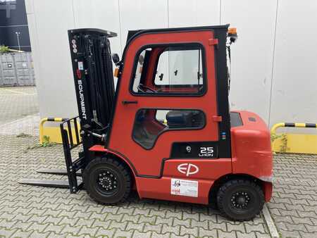 4-wiel elektrische heftrucks 2022  EP Equipment EFL252 (1)