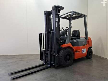 Empilhador diesel 2006  Toyota 62-7FDF25 (2)