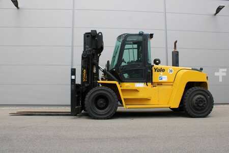 Dieselstapler 2015  Yale GDP 160EC E3070 (1)