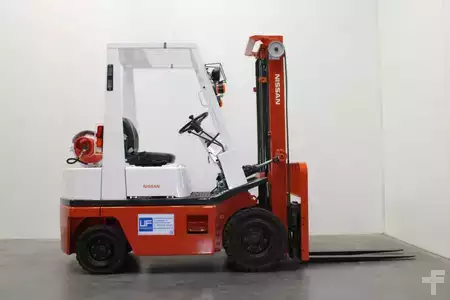 Sonstige  Nissan 4.01 A 18 U (6)