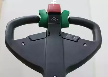 Hochhubwagen 2014  Jungheinrich EJC 110/320 (9)