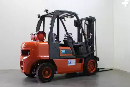 Gázüzemű targonca 2001  Nissan UGD 02A30PQ (5)