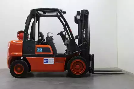 Gázüzemű targonca 2001  Nissan UGD 02A30PQ (6)