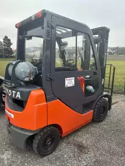 Gas truck 2000  Toyota Tonero 02-8FGF15 (1)