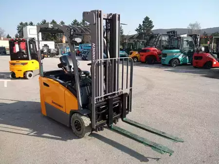 Chariots électriques à 3 roues 2024  Jungheinrich EFG BB 216k (2)